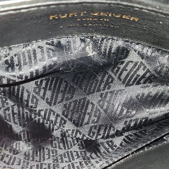 Kurt Geiger Luxurious Black Quilted Shoulder Bag with Gold Chain - Picture 5 of 12